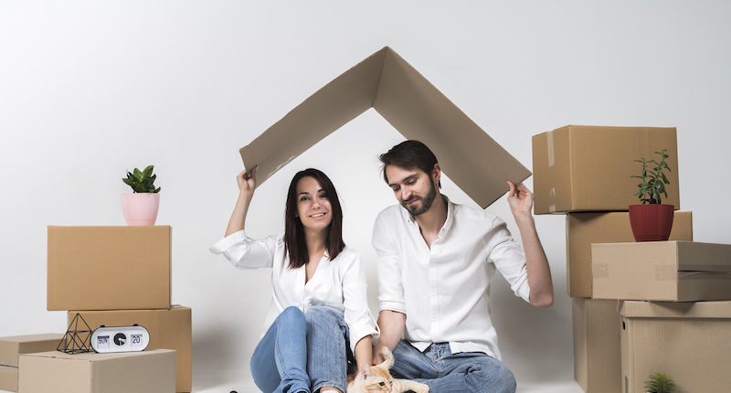 Судова практика: Відчуження на електронних торгах квартири боржника без згоди її співвласника є порушенням.